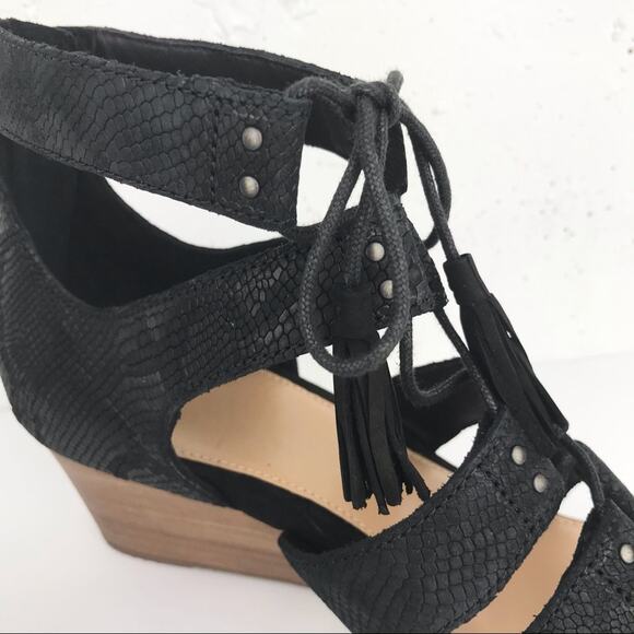 UGG Womens Yasmin Snake Embossed Leather Wedge Sandals Strappy Black Tassels 7.5 - Picture 8 of 10